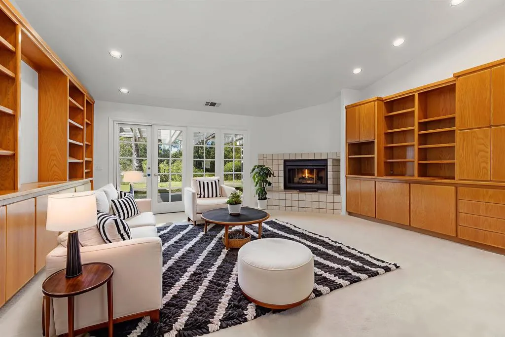 https://cdn.realtyfeed.com/cdn/127/306562509/729f383ed070775372bca4c7d590f39c.webp