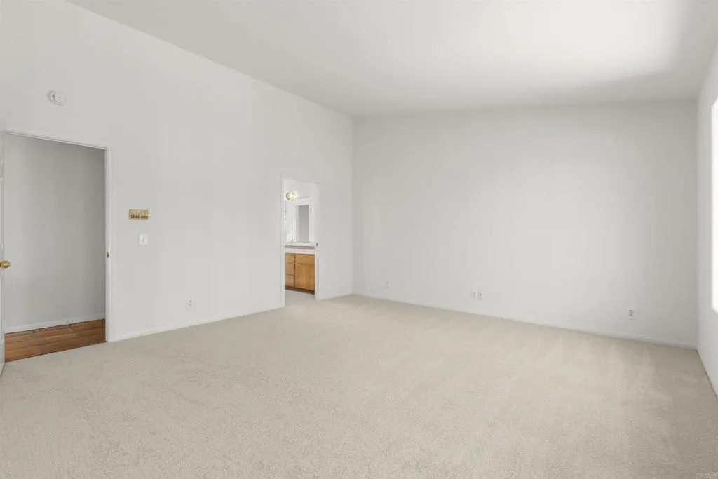 https://cdn.realtyfeed.com/cdn/127/306562509/bca23714f9b9cbc55675350c25fd79f8.webp