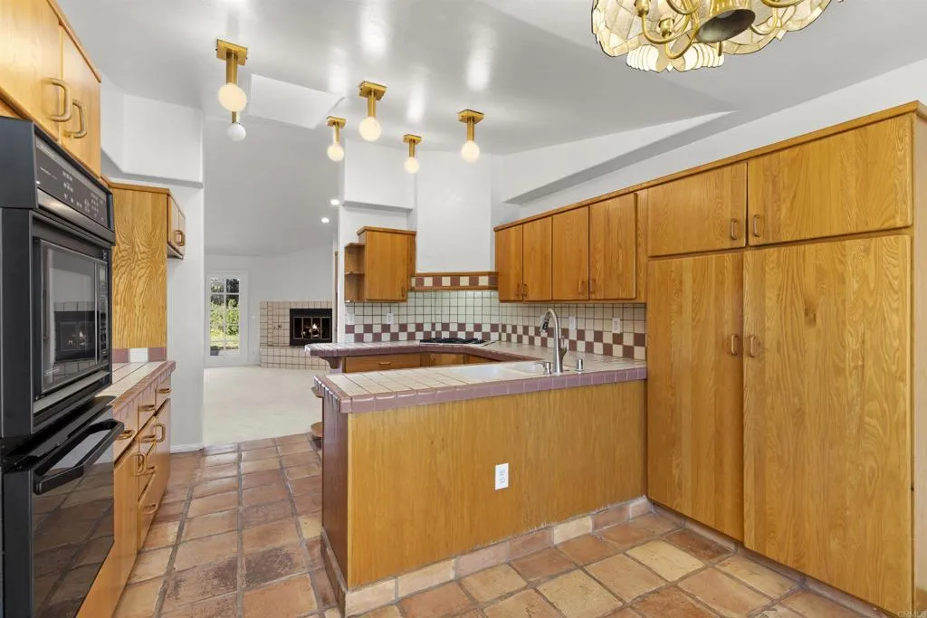 https://cdn.realtyfeed.com/cdn/127/306562509/c94f7434c7c07abf7bfe3c444b056783.webp