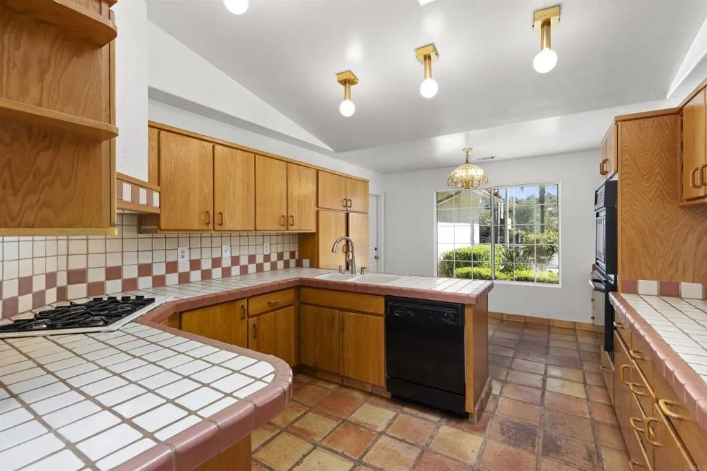 https://cdn.realtyfeed.com/cdn/127/306562509/cdcad7bce8575252c518fc967fec89aa.webp