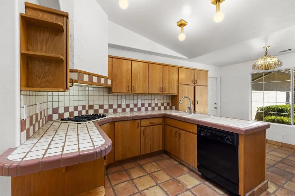 https://cdn.realtyfeed.com/cdn/127/306562509/d9ad57399974fec6f4131833917095b8.webp