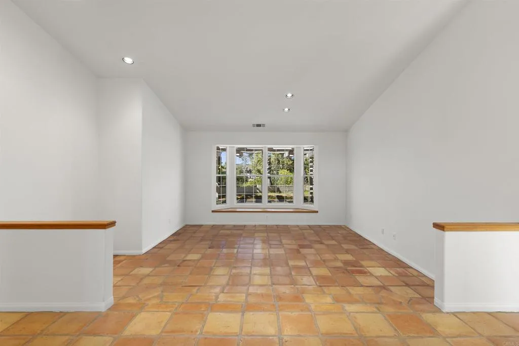 https://cdn.realtyfeed.com/cdn/127/306562509/e3297f204f0f1504b32edc403e975800.webp