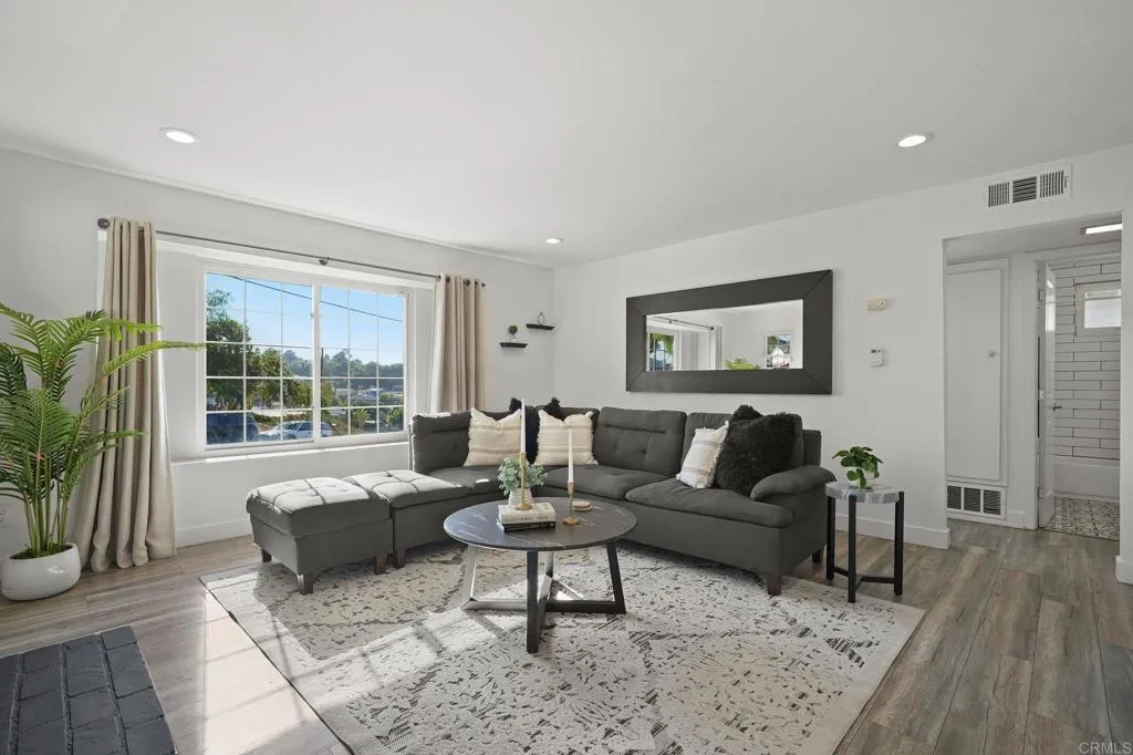 https://cdn.realtyfeed.com/cdn/127/306562512/36eab9576841be5e4e7b41584d656ccb.webp