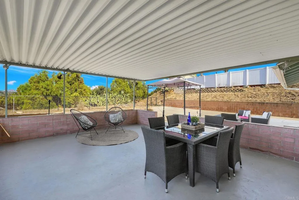 https://cdn.realtyfeed.com/cdn/127/306562512/dda1d5cbc743ec9e79b58a50a56a0b05.webp