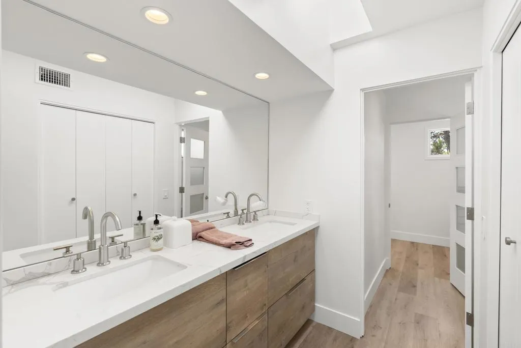 https://cdn.realtyfeed.com/cdn/127/306562541/904879c93fdfbf446ae38c33e0cdbaf9.webp