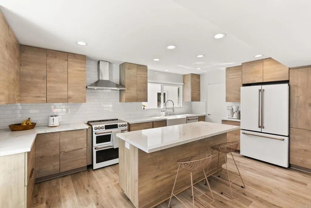 https://cdn.realtyfeed.com/cdn/127/306562541/c37207e66fa718fefd75f4d1e24be329.webp