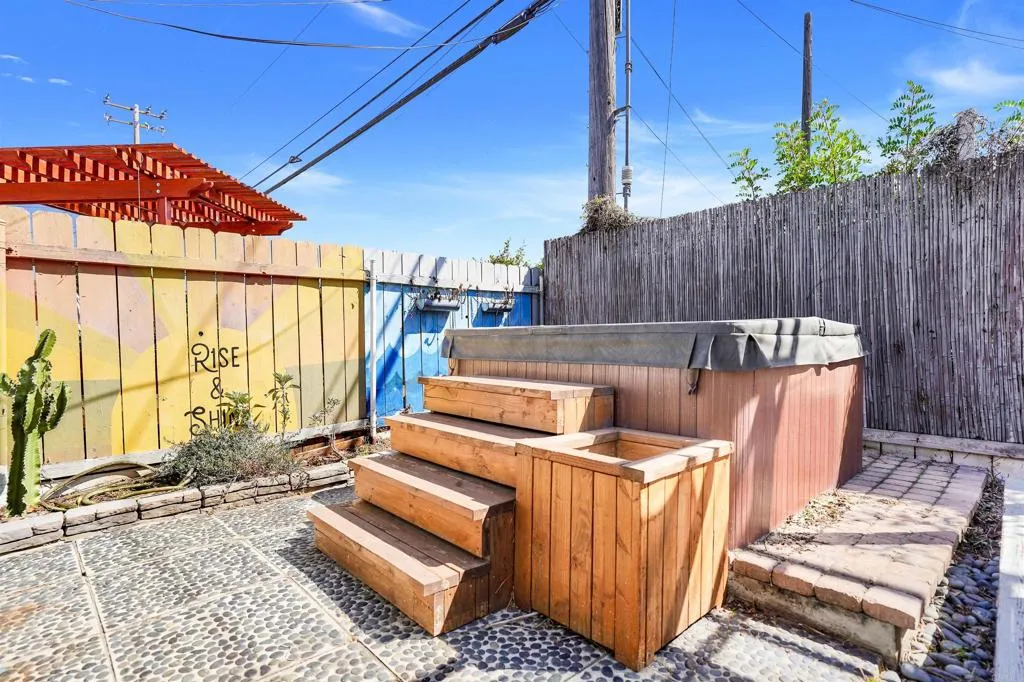 https://cdn.realtyfeed.com/cdn/127/306562570/3cf6412d4031e789c1e4aa3e2af43cc8.webp