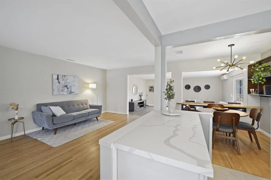 https://cdn.realtyfeed.com/cdn/127/306562570/4a744641d1355fdff61e1c87416df9d5.webp
