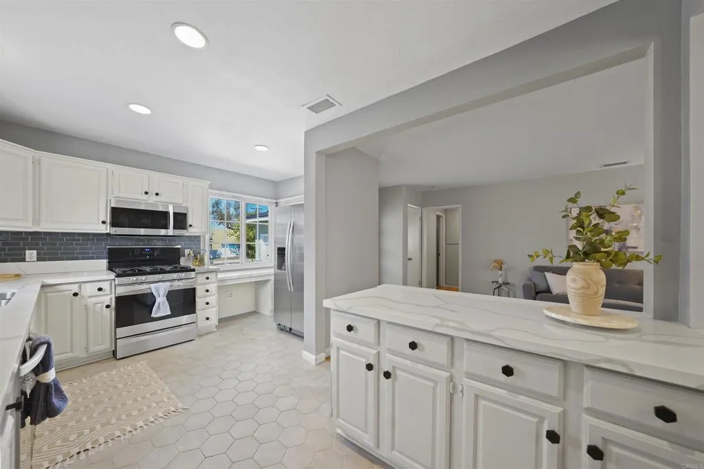 https://cdn.realtyfeed.com/cdn/127/306562570/838245839ad12b9486e41d048a62293c.webp