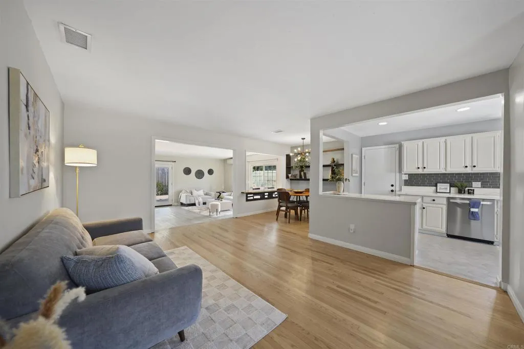 https://cdn.realtyfeed.com/cdn/127/306562570/c693bb2150ab0b975969a9f61a96cc21.webp