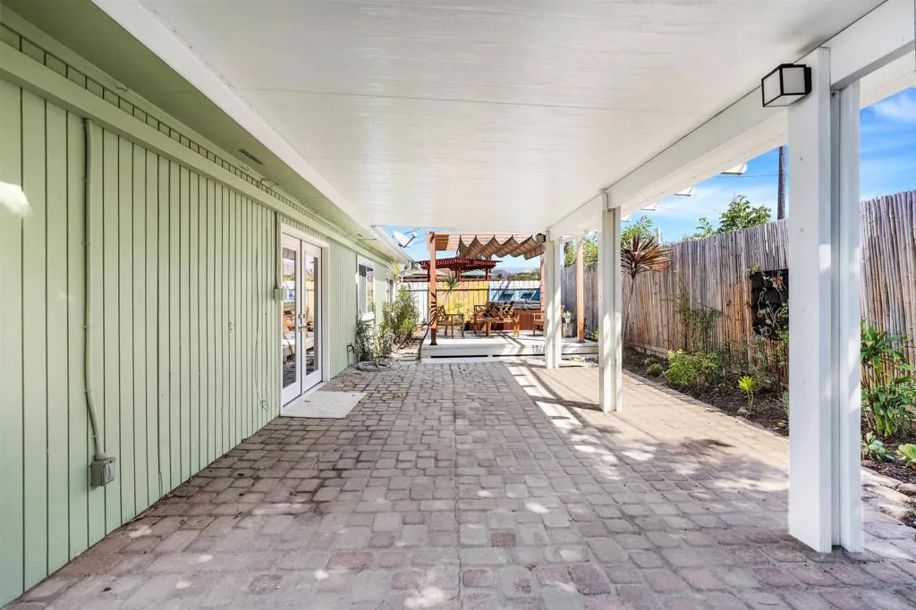 https://cdn.realtyfeed.com/cdn/127/306562570/cb64c03d65c7429769386c3c41e4de03.webp