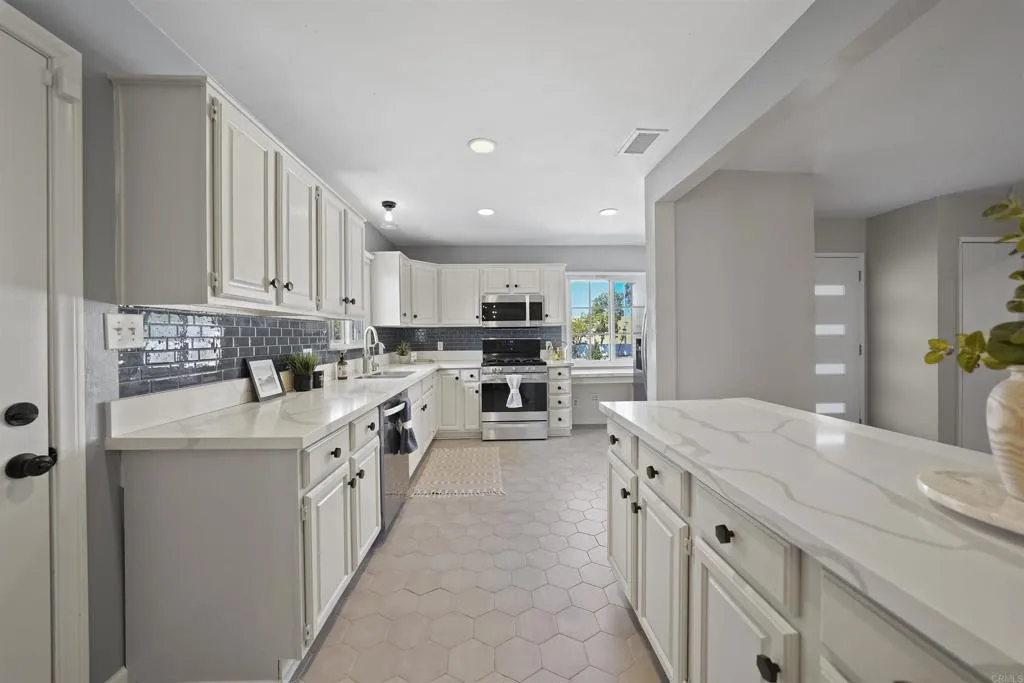 https://cdn.realtyfeed.com/cdn/127/306562570/fffd8de6e07062d5bdbff2b828c6cf6f.webp
