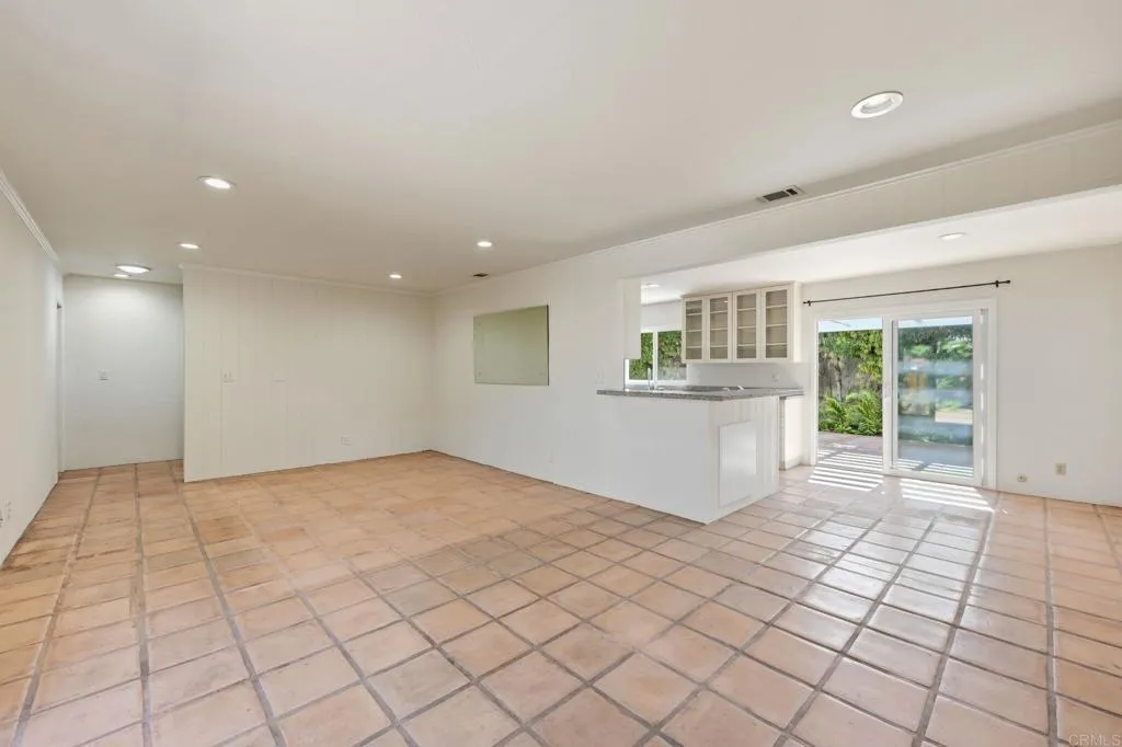https://cdn.realtyfeed.com/cdn/127/306562585/6d3ced003d0a9f0bfa3927192c527a65.webp
