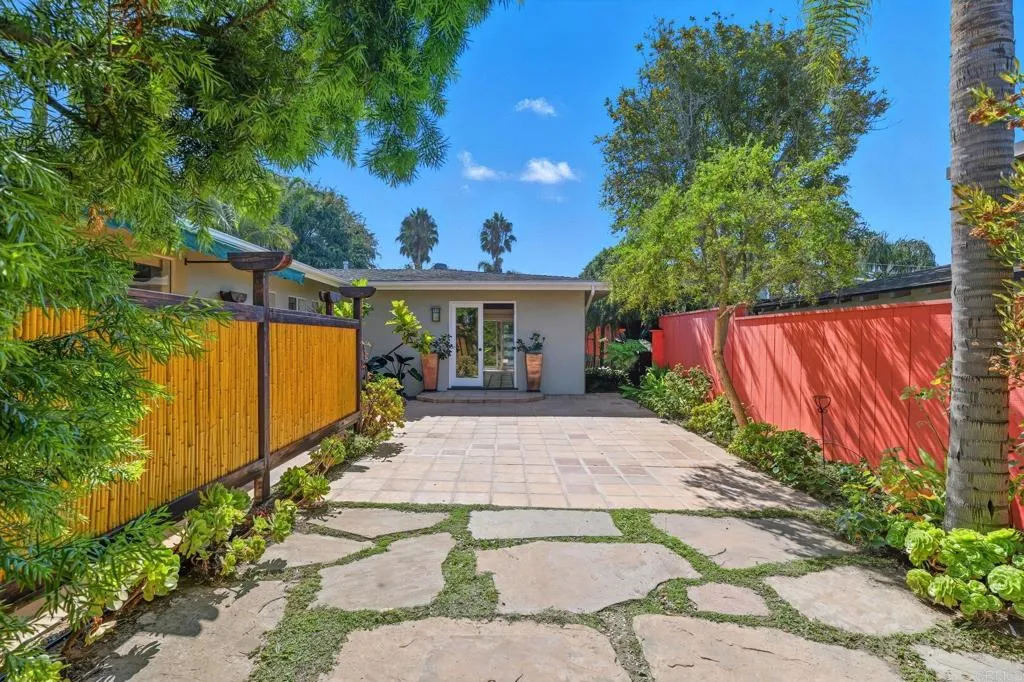 https://cdn.realtyfeed.com/cdn/127/306562585/70fdc0c4fc5c0a20a390834a1f958e9d.webp