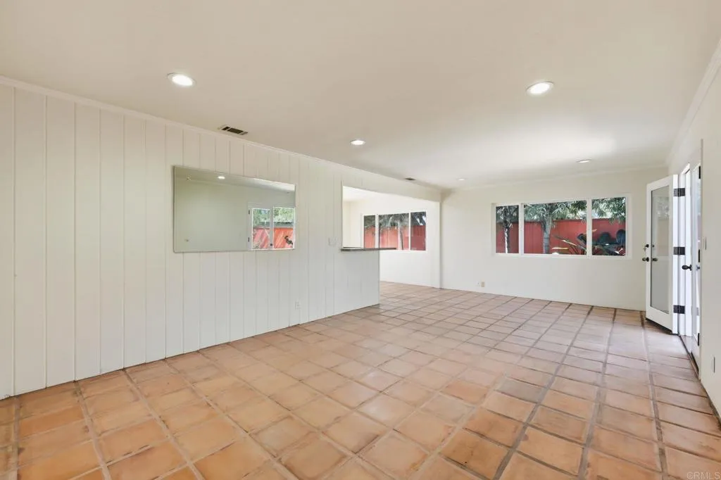 https://cdn.realtyfeed.com/cdn/127/306562585/976ca5810398f709279a6b15bc9ca5a7.webp