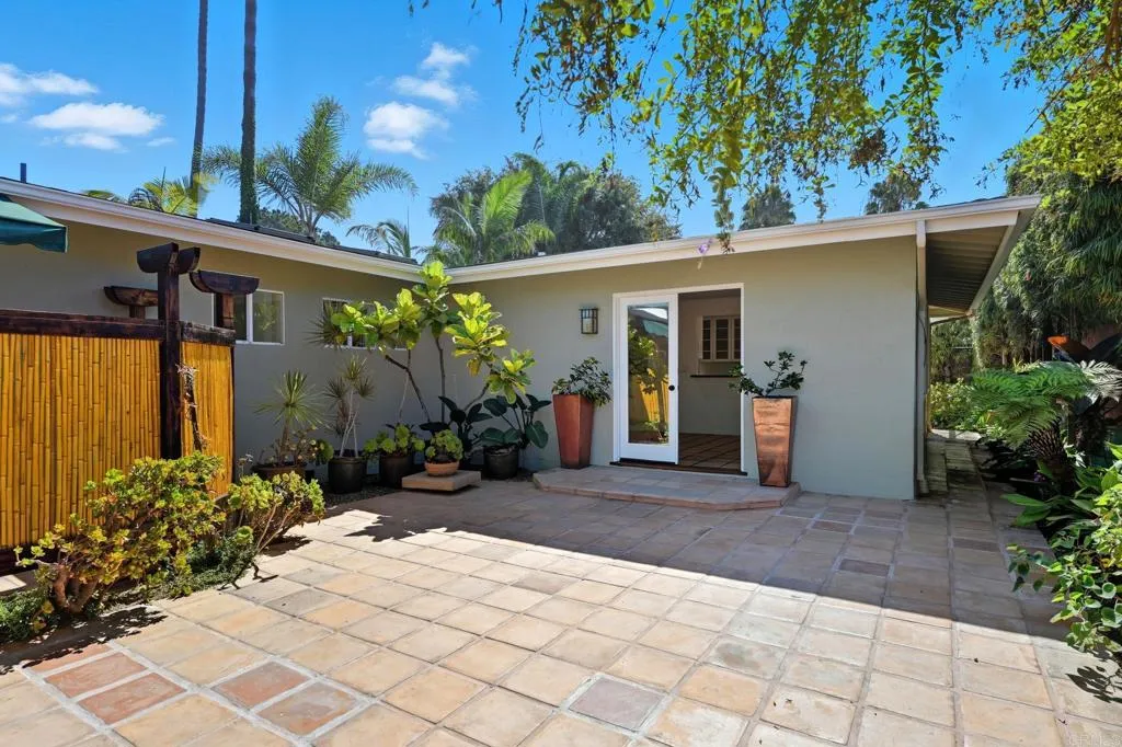https://cdn.realtyfeed.com/cdn/127/306562585/d60d823edf6cbdba5b1164f32f64b3d4.webp