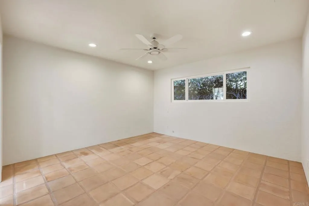 https://cdn.realtyfeed.com/cdn/127/306562585/da43aacf31ff030e70e4867ea7d0221f.webp