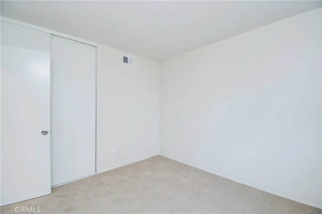 https://cdn.realtyfeed.com/cdn/127/306562586/8a8c3957681856f3f372b469104926f1.webp