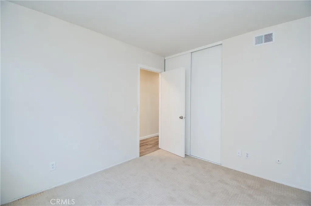 https://cdn.realtyfeed.com/cdn/127/306562586/96ae3b7b4228306d076b88d14134975a.webp