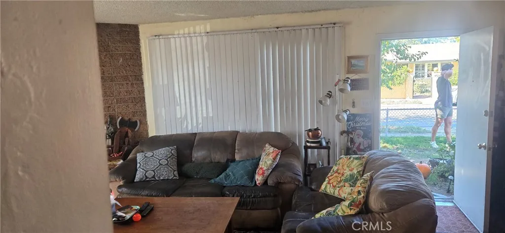 https://cdn.realtyfeed.com/cdn/127/306562618/13e1f42af87e0996eda487003671fcaa.webp