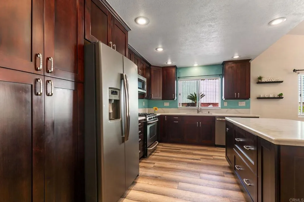 https://cdn.realtyfeed.com/cdn/127/306562627/1fade8a14acab614479d11b7a69f98e7.webp