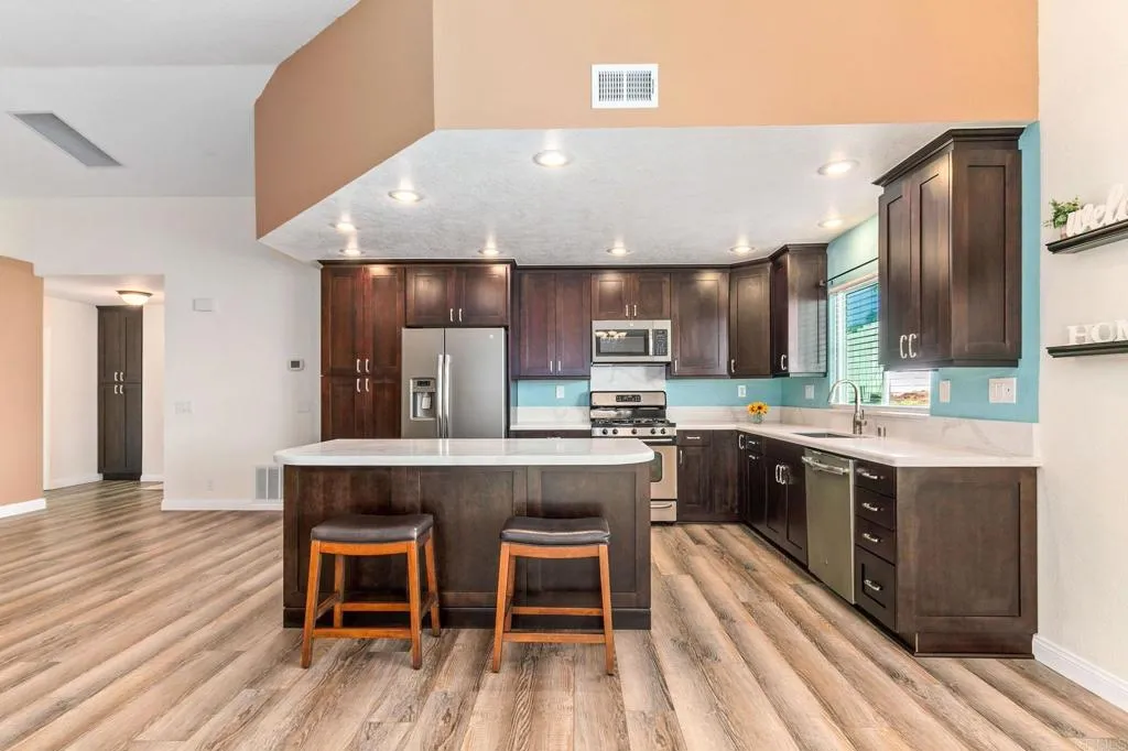 https://cdn.realtyfeed.com/cdn/127/306562627/8d49654a5c1866ae67db6c8307eeaf6e.webp