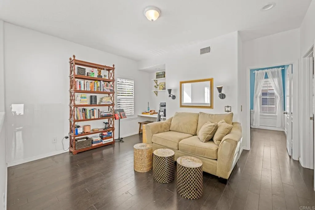 https://cdn.realtyfeed.com/cdn/127/306562638/079ac81304cde8b49f07ad03987906a6.webp