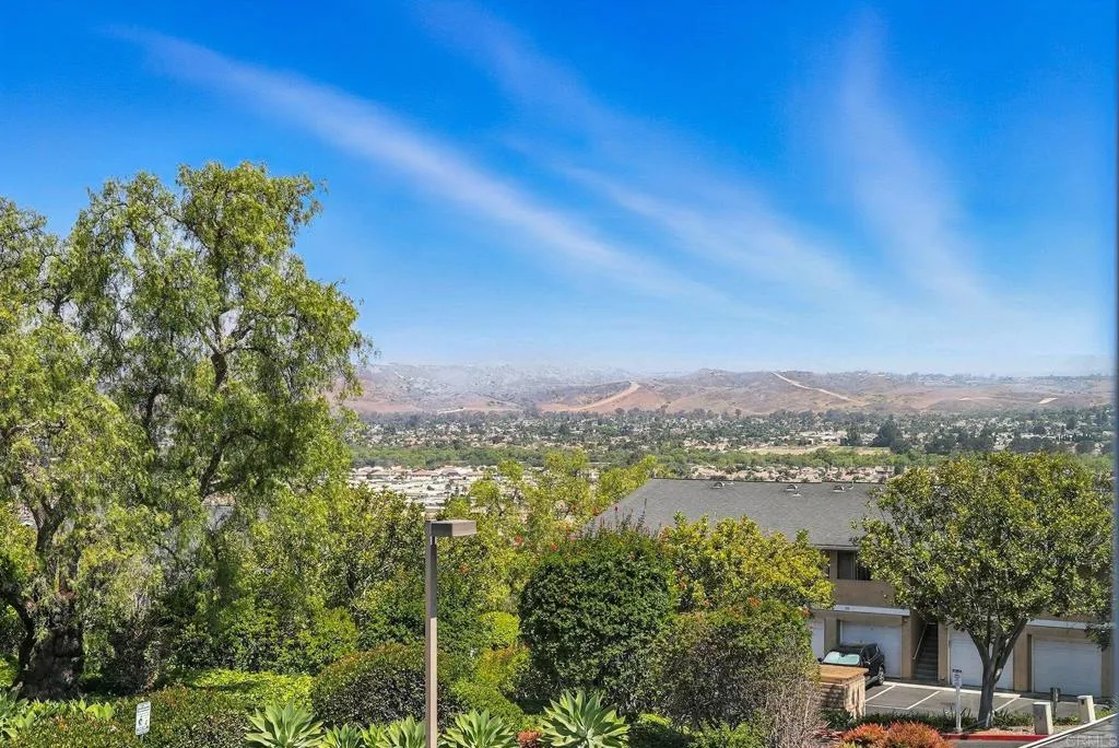 https://cdn.realtyfeed.com/cdn/127/306562694/cfeaefc7a27461ec04777fca10f7a80d.webp