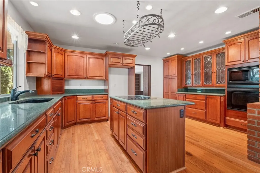 https://cdn.realtyfeed.com/cdn/127/306562773/d2f6ed0806a45cfaf9e62ca2e7855f60.webp