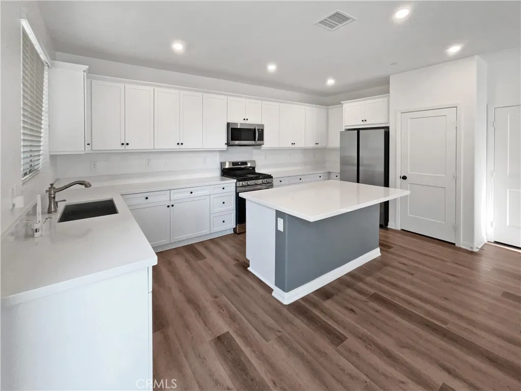 Photo #5: DW25236298 Listing 