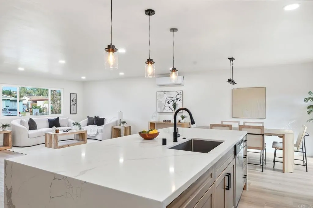 https://cdn.realtyfeed.com/cdn/127/306562790/6d8853ac7e267bc41a5c6af16b17dd41.webp