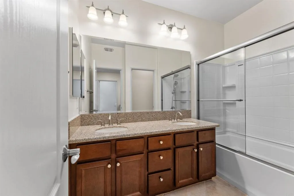 https://cdn.realtyfeed.com/cdn/127/306562801/e7ce0fcacbbf8157ac6bfed979af616a.webp