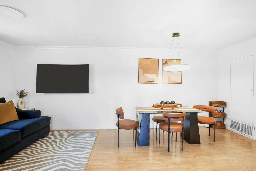 https://cdn.realtyfeed.com/cdn/127/306562851/248996423a7d0e29ff6d252d0d96182f.webp