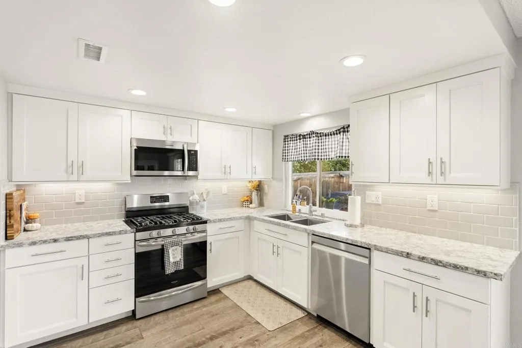 https://cdn.realtyfeed.com/cdn/127/306562874/b08168455a7b475fe7fcad8d8d97f42a.webp
