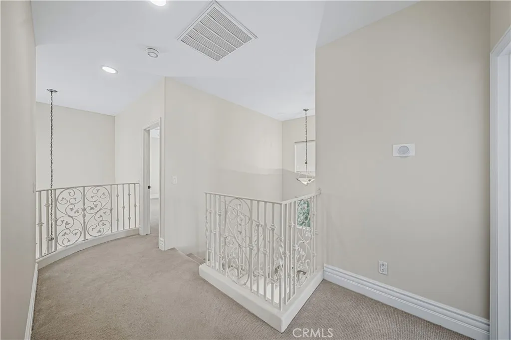 https://cdn.realtyfeed.com/cdn/127/306562990/0ef4ad0c67a3009bac55f0de3fd50d70.webp