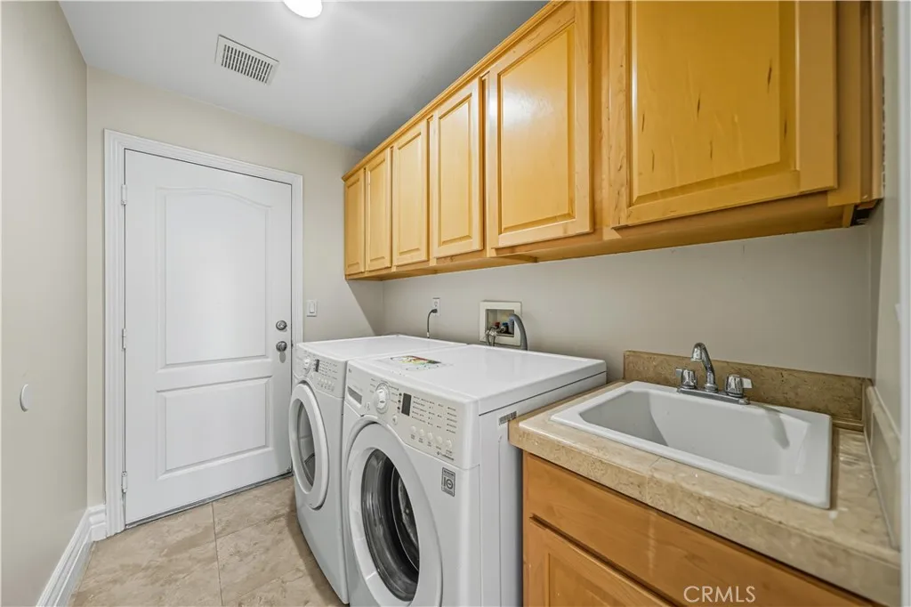 https://cdn.realtyfeed.com/cdn/127/306562990/9fb7f41e9437a8f7ae8a5ad933f628e0.webp