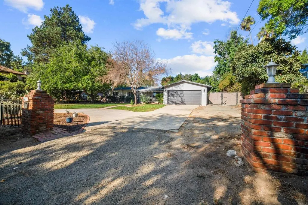 https://cdn.realtyfeed.com/cdn/127/306563002/0a9ec2e04edadfdfeabedaf3d44e6e42.webp
