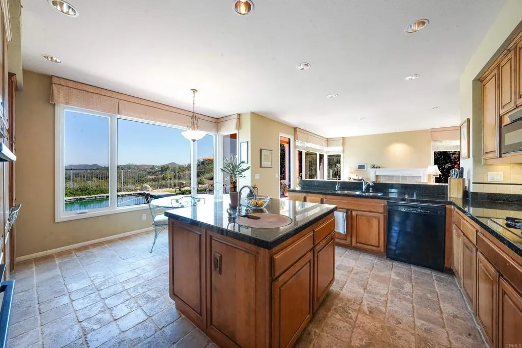 https://cdn.realtyfeed.com/cdn/127/306563004/29b26c71bbc1d4e8be26c7bf838171b7.webp