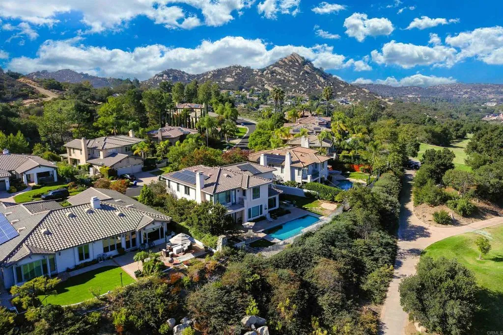 https://cdn.realtyfeed.com/cdn/127/306563004/d6f77f832e9c3531b3477c96d054a0c9.webp
