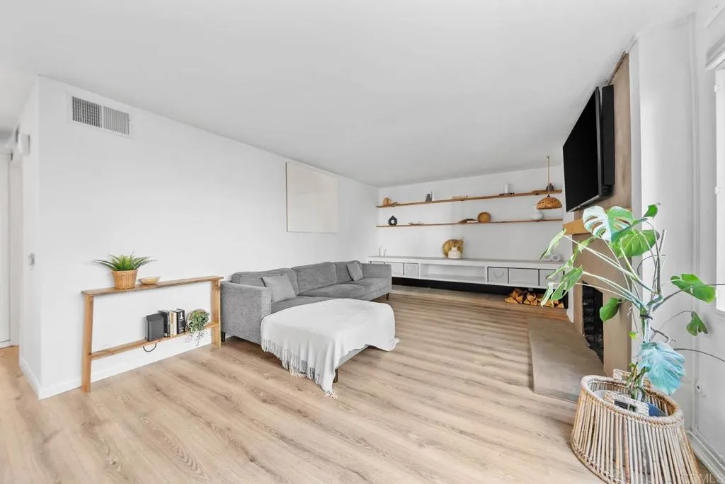 https://cdn.realtyfeed.com/cdn/127/306563035/31d7ea9b8423e308a153243f8b308dee.webp
