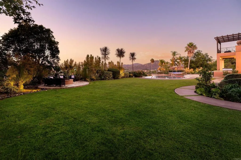 https://cdn.realtyfeed.com/cdn/127/306563062/100145375ab99e31f23cbe6dec4fd739.webp