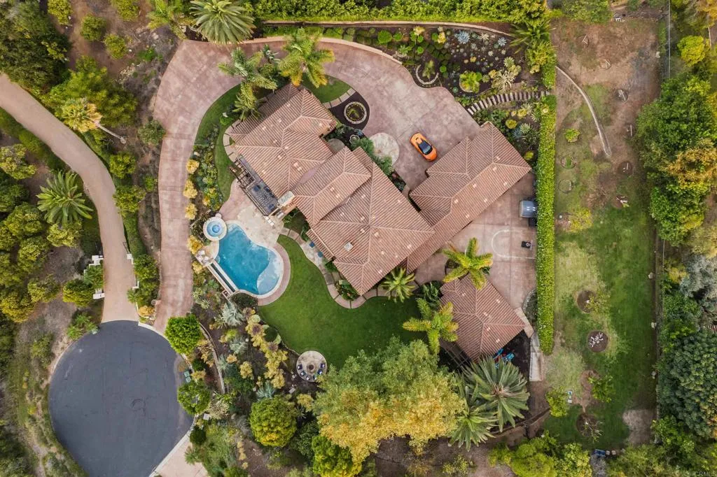 https://cdn.realtyfeed.com/cdn/127/306563062/4cca9e083f7ef570420ab6fdeb93546b.webp
