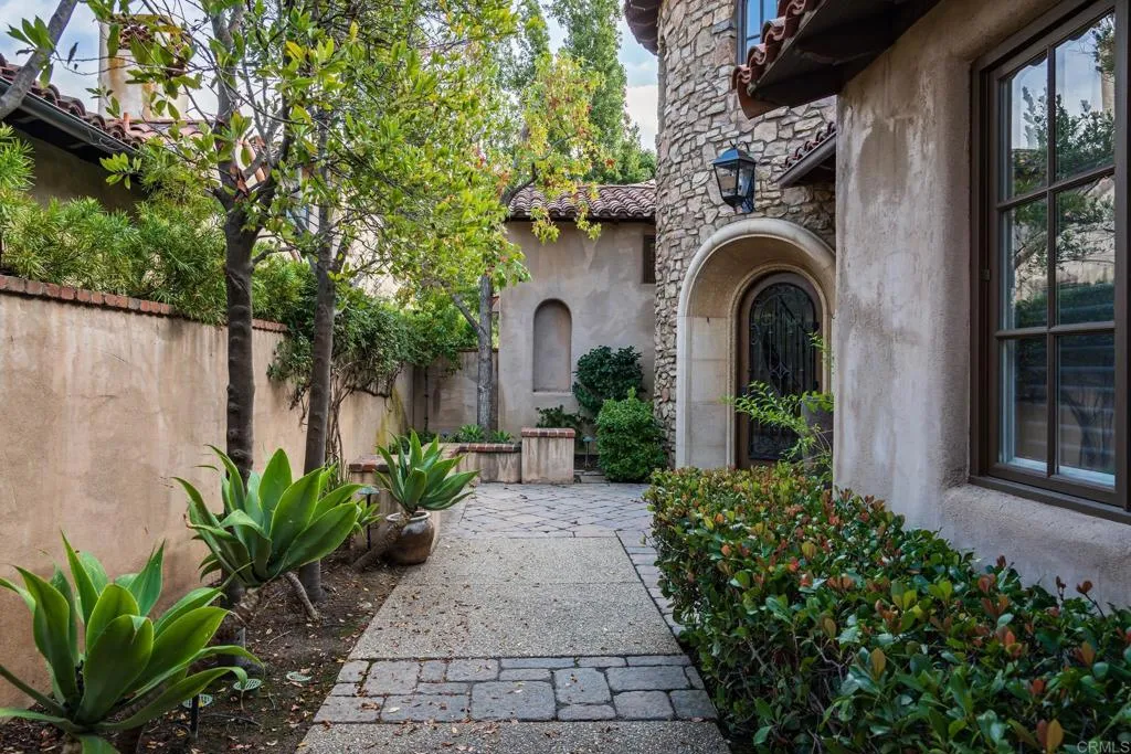 https://cdn.realtyfeed.com/cdn/127/306563097/0cc3a99977a8dc424e1899b9c66d817a.webp