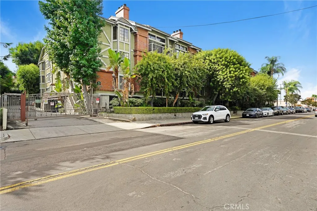 18324 Clark Unit 119, Tarzana, CA 91356 - Main photo, Tarzana, CA