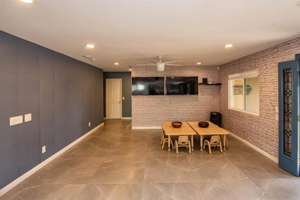 https://cdn.realtyfeed.com/cdn/127/306563125/729807b1128b0a653a482ee3490c826c.webp
