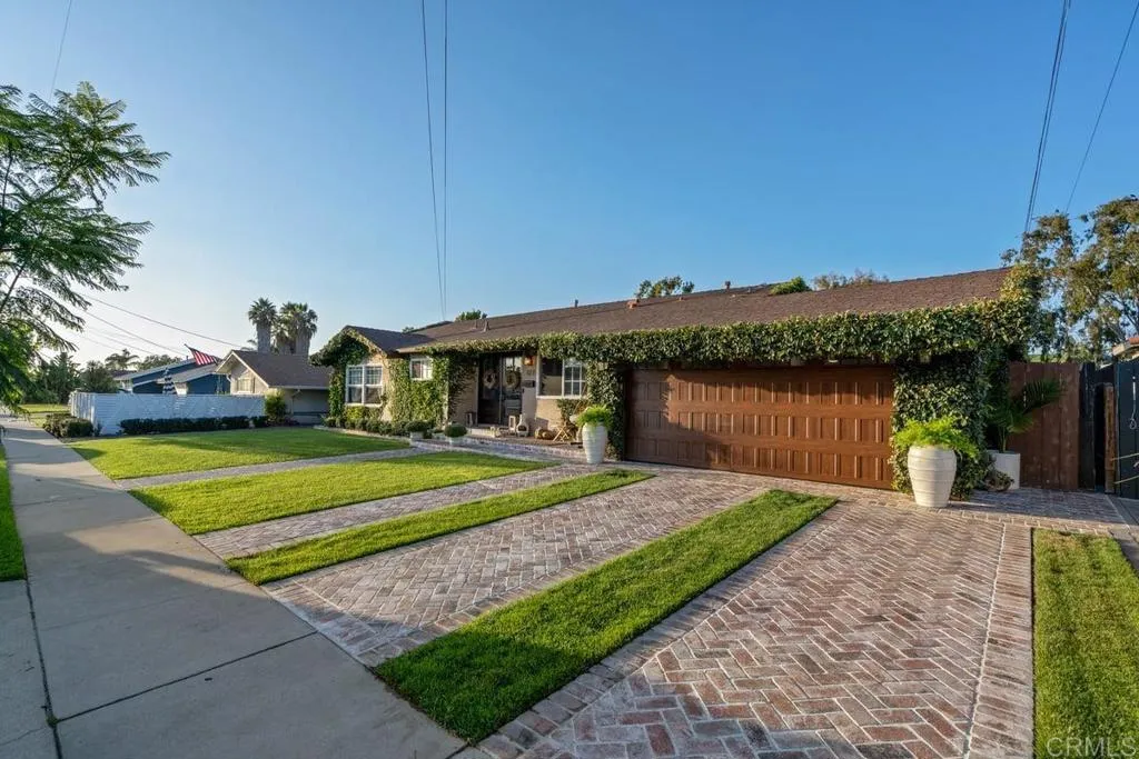 https://cdn.realtyfeed.com/cdn/127/306563192/230b5d8ffea683d0252a993066b9881b.webp