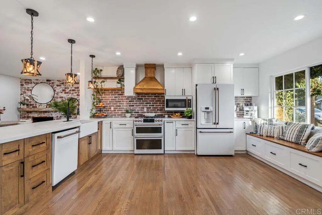 https://cdn.realtyfeed.com/cdn/127/306563192/4a7327e42773217c7d4985ac61cd08f7.webp