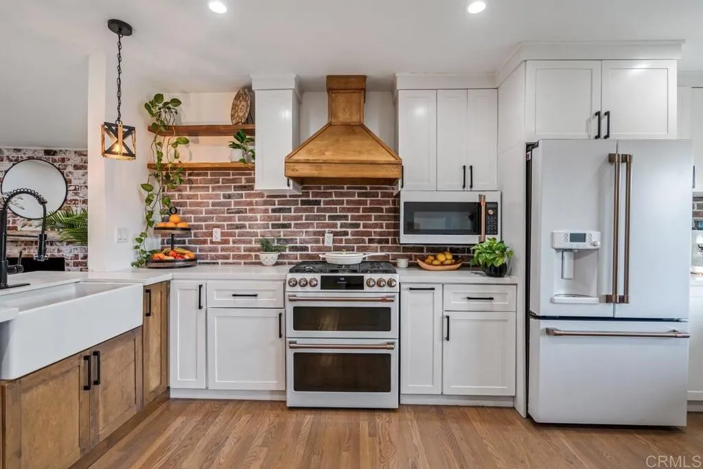 https://cdn.realtyfeed.com/cdn/127/306563192/a1908986f4fd317d4b499cd640e7c2d8.webp