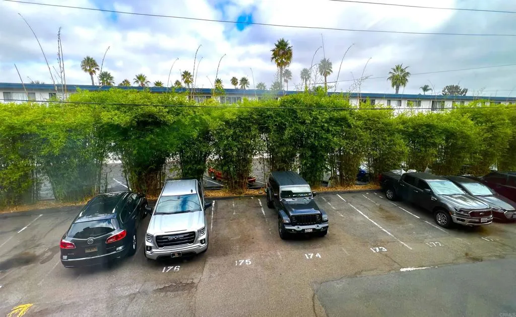 https://cdn.realtyfeed.com/cdn/127/306563281/15e69d2615fcb9d3f30f973a5eb97d97.webp