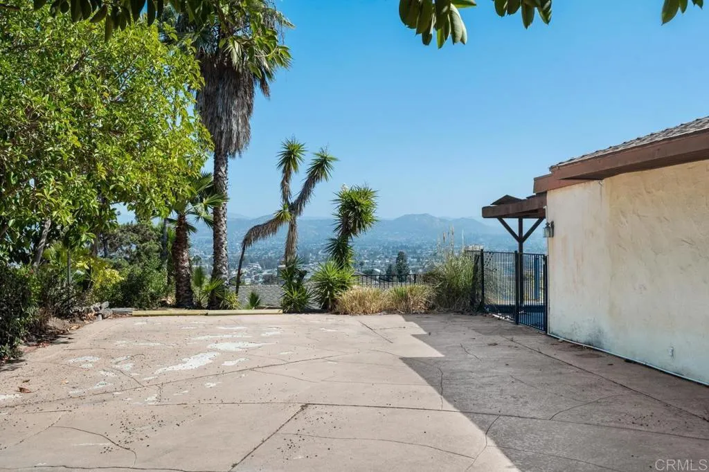 https://cdn.realtyfeed.com/cdn/127/306563282/1e07f0dc50b06a8cac52ac0bd64c6b3d.webp